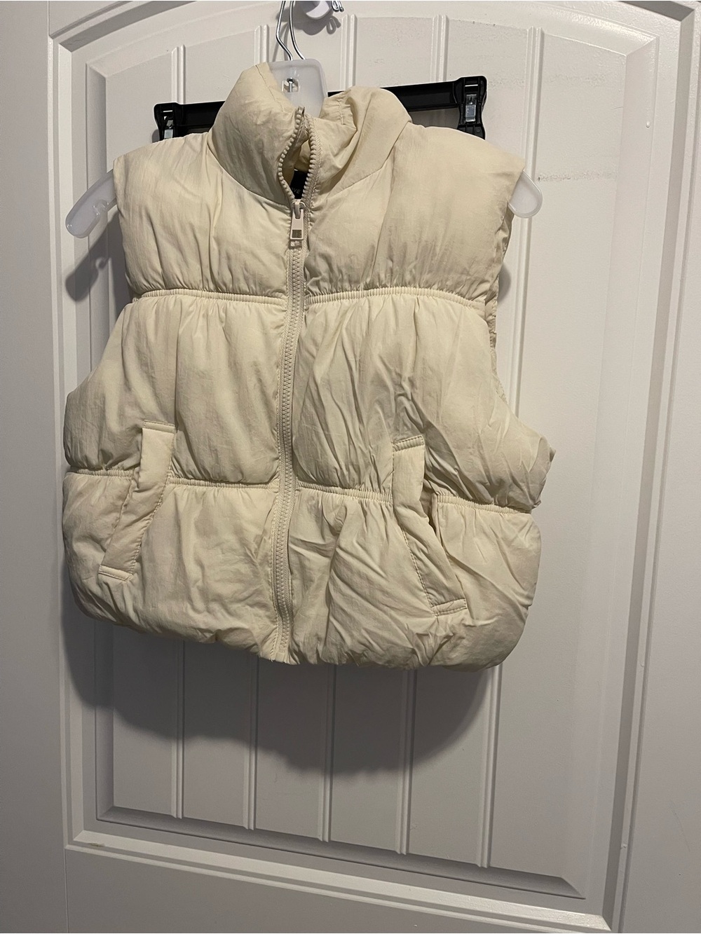 Love Tree Ladies Cropped Cream Puffer Vest - Sleeveless Zip Front